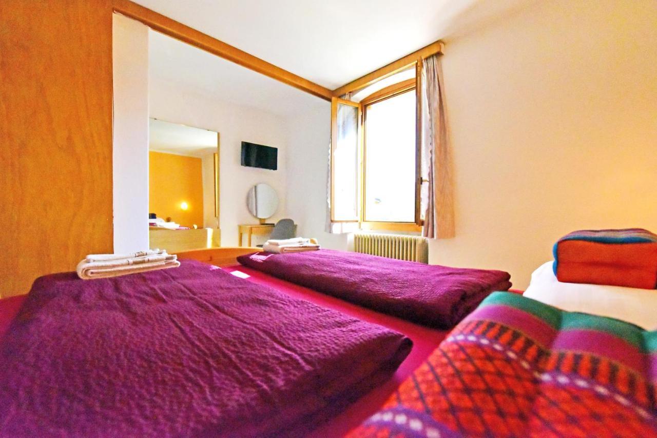 Hotel Pensione Serena Purasca ภายนอก รูปภาพ