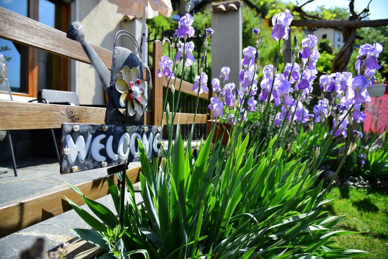 Hotel Pensione Serena Purasca ภายนอก รูปภาพ