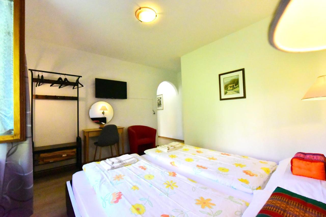 Hotel Pensione Serena Purasca ภายนอก รูปภาพ