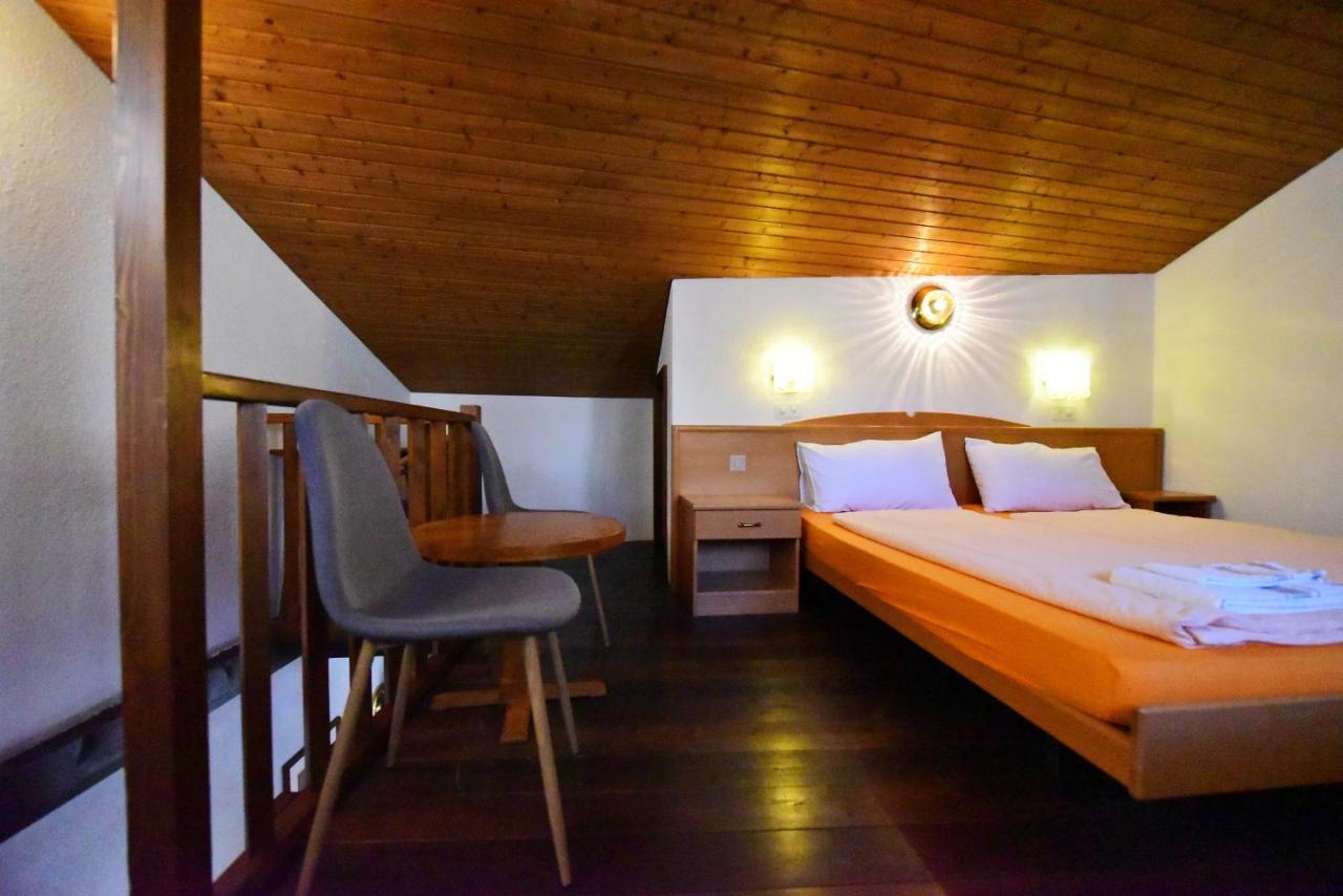 Hotel Pensione Serena Purasca ภายนอก รูปภาพ