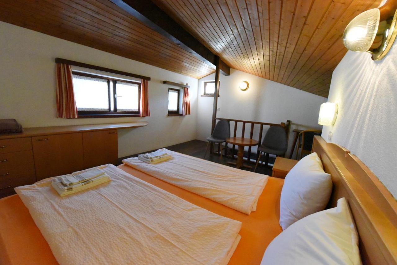 Hotel Pensione Serena Purasca ภายนอก รูปภาพ