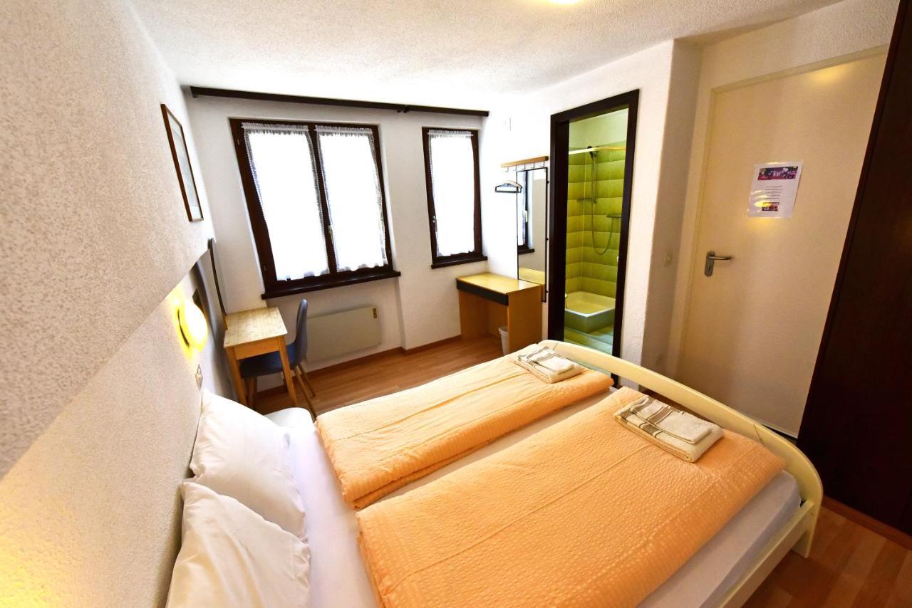 Hotel Pensione Serena Purasca ภายนอก รูปภาพ