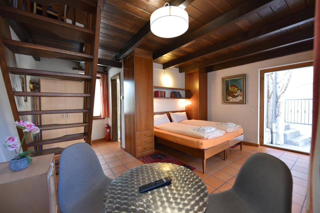 Hotel Pensione Serena Purasca ภายนอก รูปภาพ