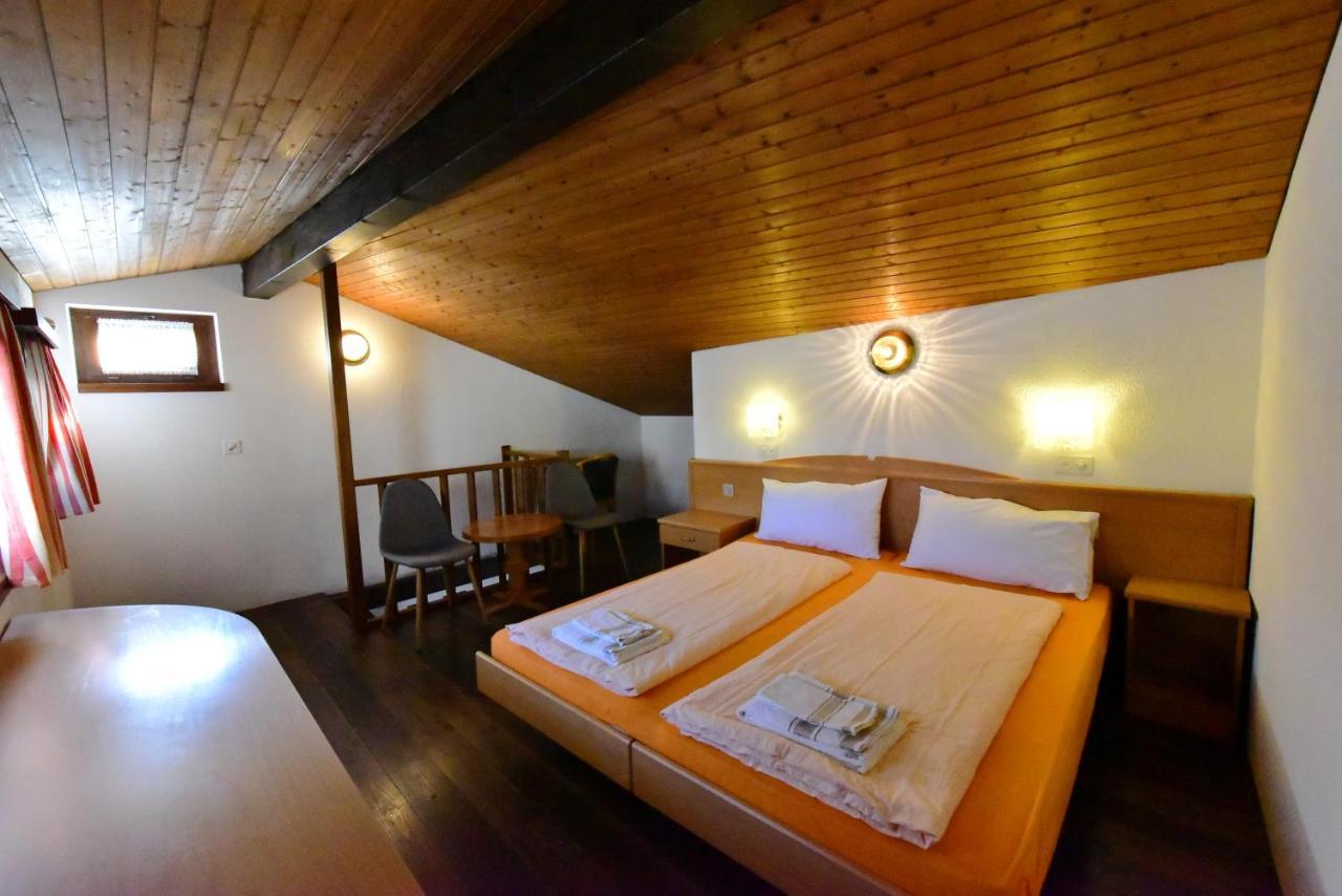 Hotel Pensione Serena Purasca ภายนอก รูปภาพ